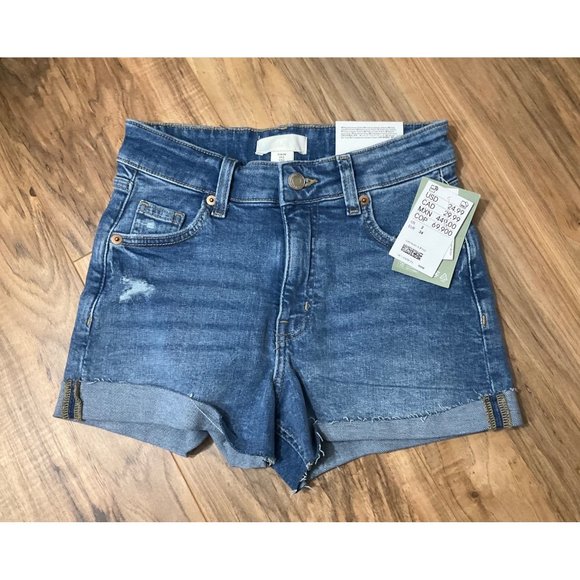 NWT Women's H&M Denim Shorts Regular Waist Size 2 - Picture 1 of 13